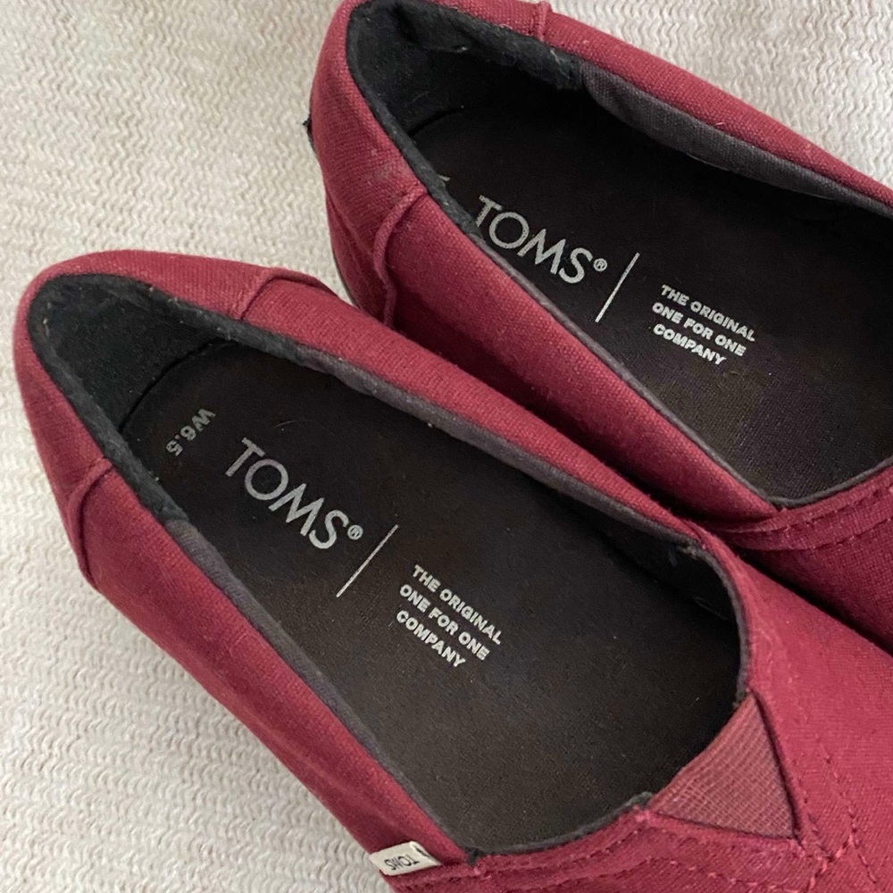 Like New Toms Slip On Sneakers - Picture 3 of 5